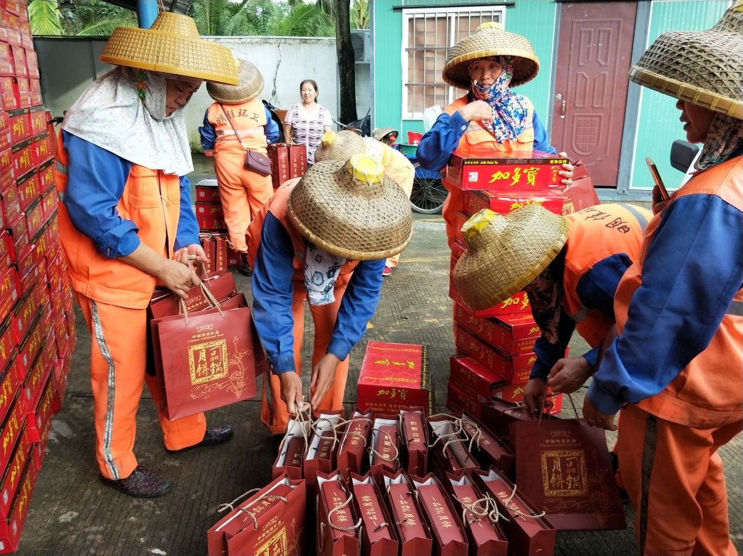 ? ?“中秋佳節(jié)、情暖職工” ? ? ? ? ?-----明佳集團(tuán)黨支部及工會(huì)組織開(kāi)展中秋慰問(wèn)活動(dòng)